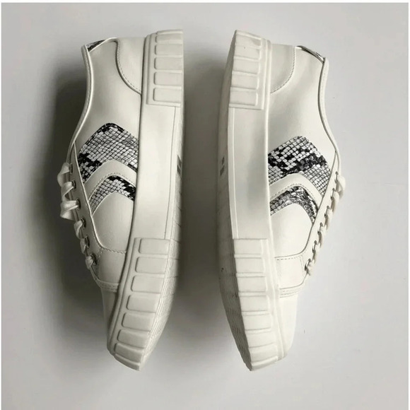 New DV By Dolce Vita Dwella Snake Embossed Low Top sneakers arrow lug platform - Picture 11 of 11